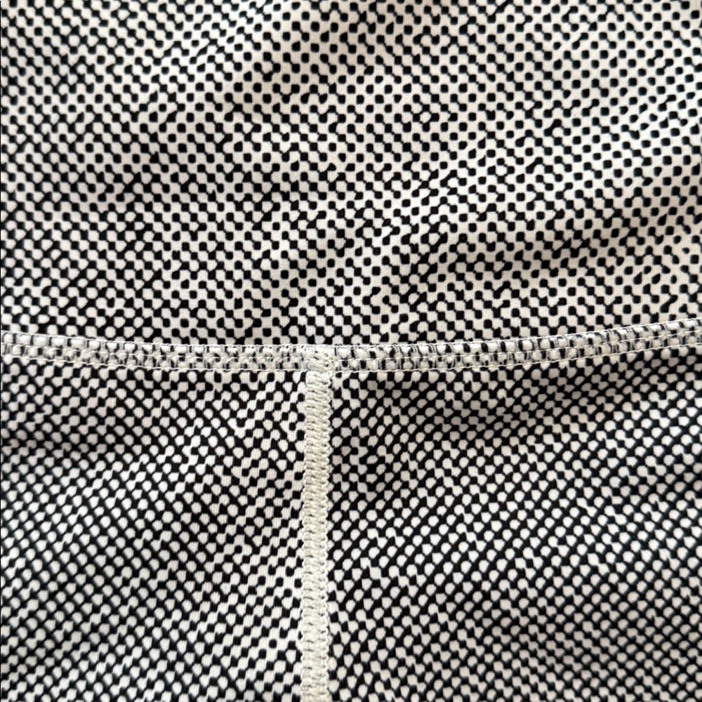 ZYIA Leggings Black White Printed Light
N Tight High Rise Size 4 Full Length - Picture 3 of 6